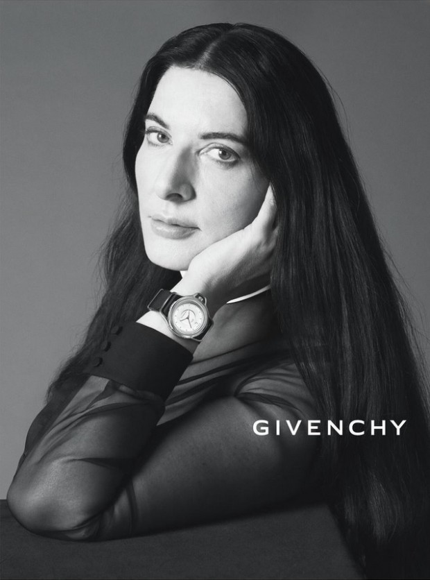 A artista sérvia Marina Abramovic em campanha de verão 2013 da grife Givenchy. Divulgação