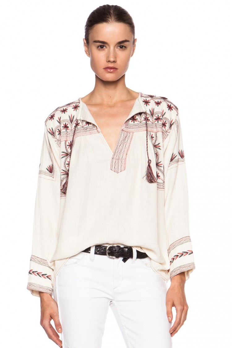 Peça de Isabel Marant que teria sido "copiada" de desenhos ancestrais da tribo mexicana Mixe de Oaxaca. A blusa não está mais disponível para compra no site Net-a-Porter, que a vendia por quase R$1 mil. Reprodução